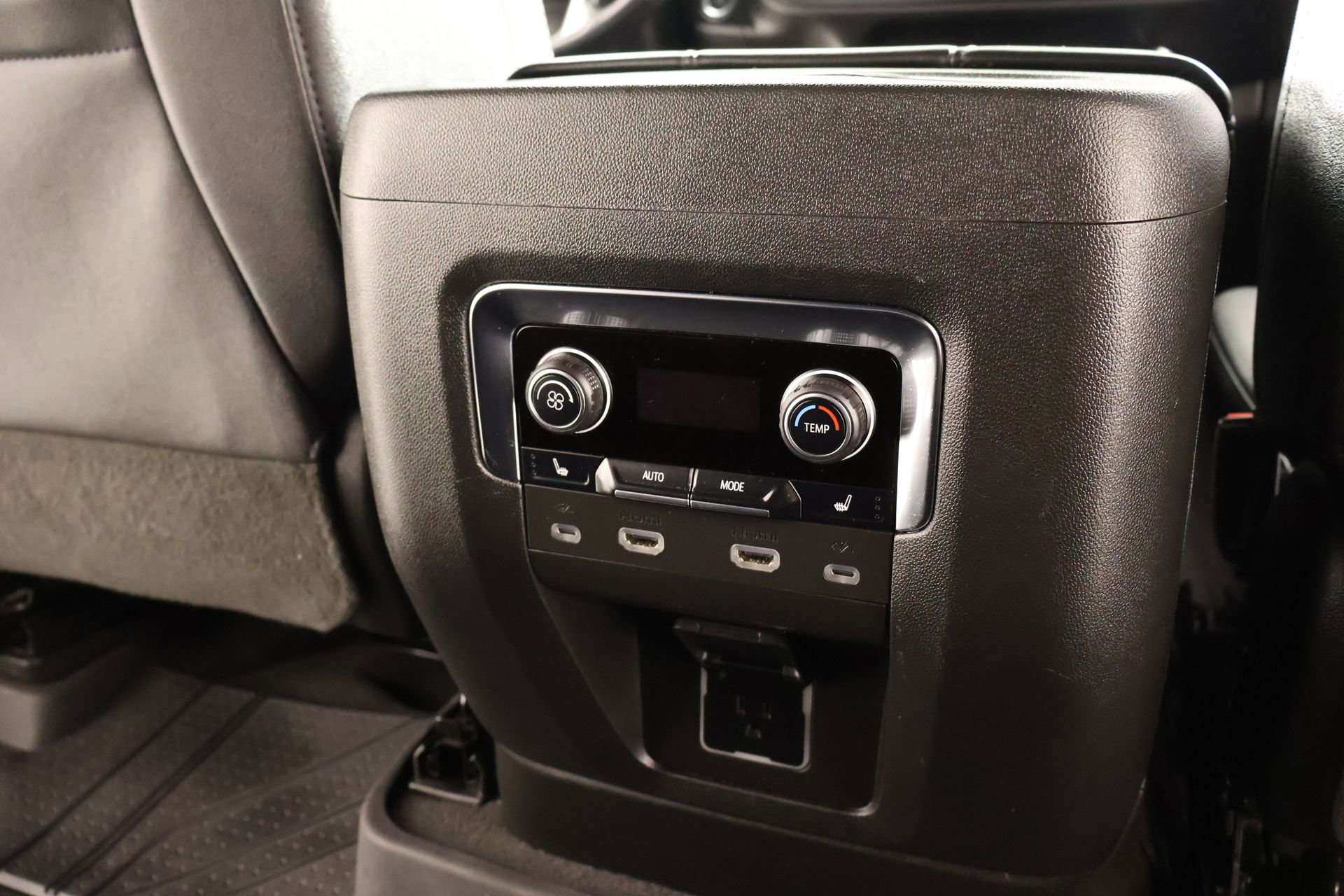 Used 2023 Chevrolet Suburban Z71 w/ Z71 Off-Road Package image 18