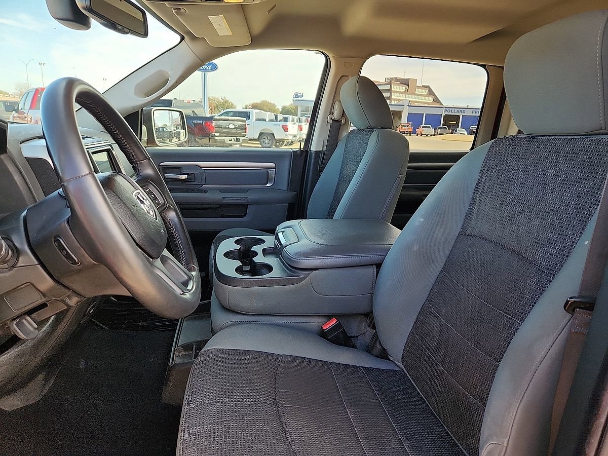 Used 2019 RAM 1500 Classic SLT w/ Luxury Group image 7