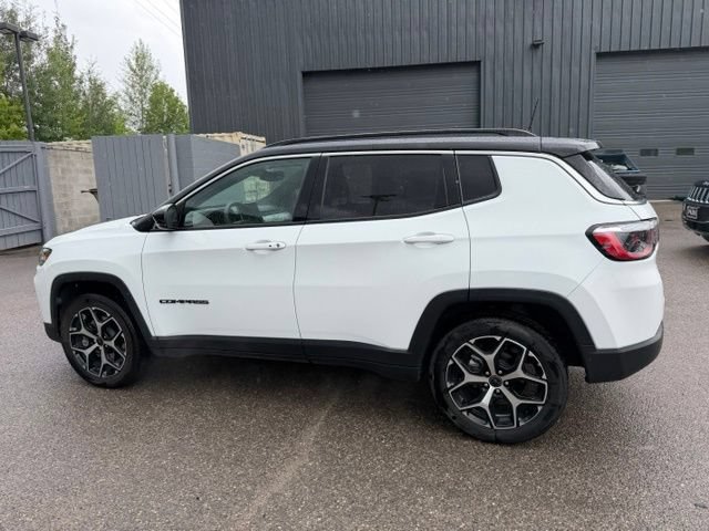 Used 2025 Jeep Compass Limited AWD/4WD image 16