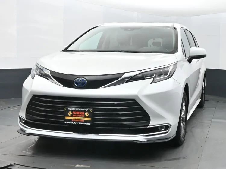 Used 2023 Toyota Sienna XLE