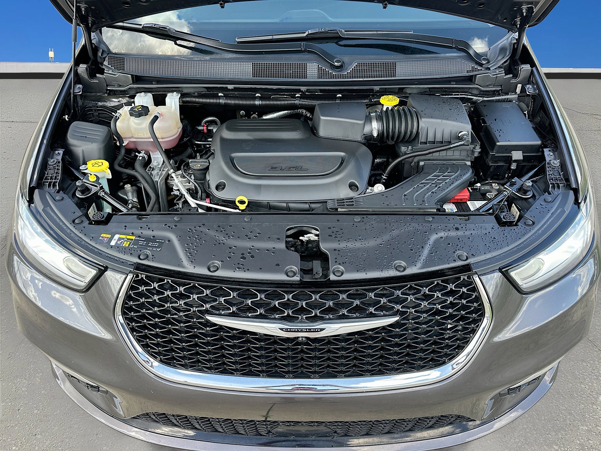 Used 2023 Chrysler Pacifica Touring-L image 29