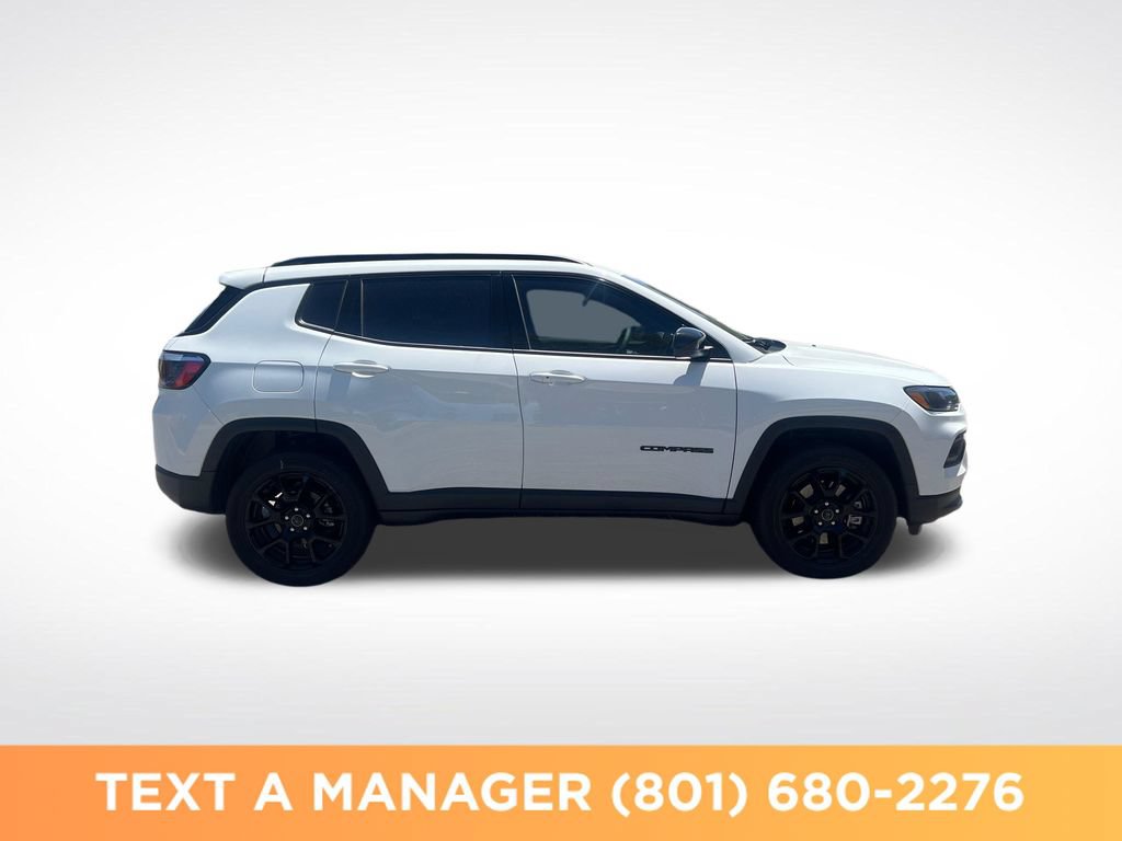 Used 2025 Jeep Compass Latitude w/ Sun & Sound Group AWD/4WD image 6