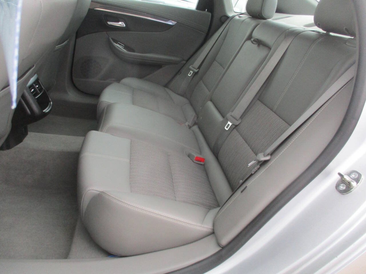 Used 2014 Chevrolet Impala LT w/ Convenience Package FWD image 40