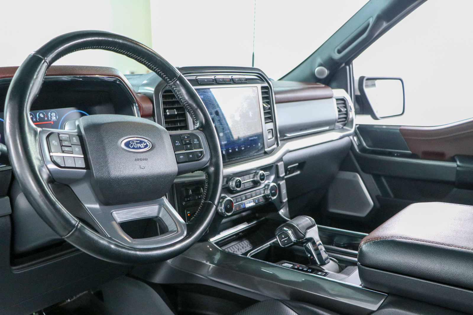 Used 2023 Ford F150 Lariat w/ Equipment Group 502A High AWD/4WD image 26