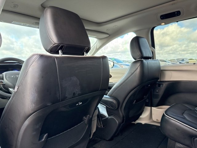 Used 2023 Chrysler Pacifica Limited image 11
