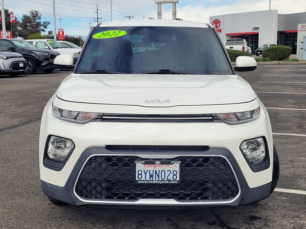 Used 2022 Kia Soul LX image 2