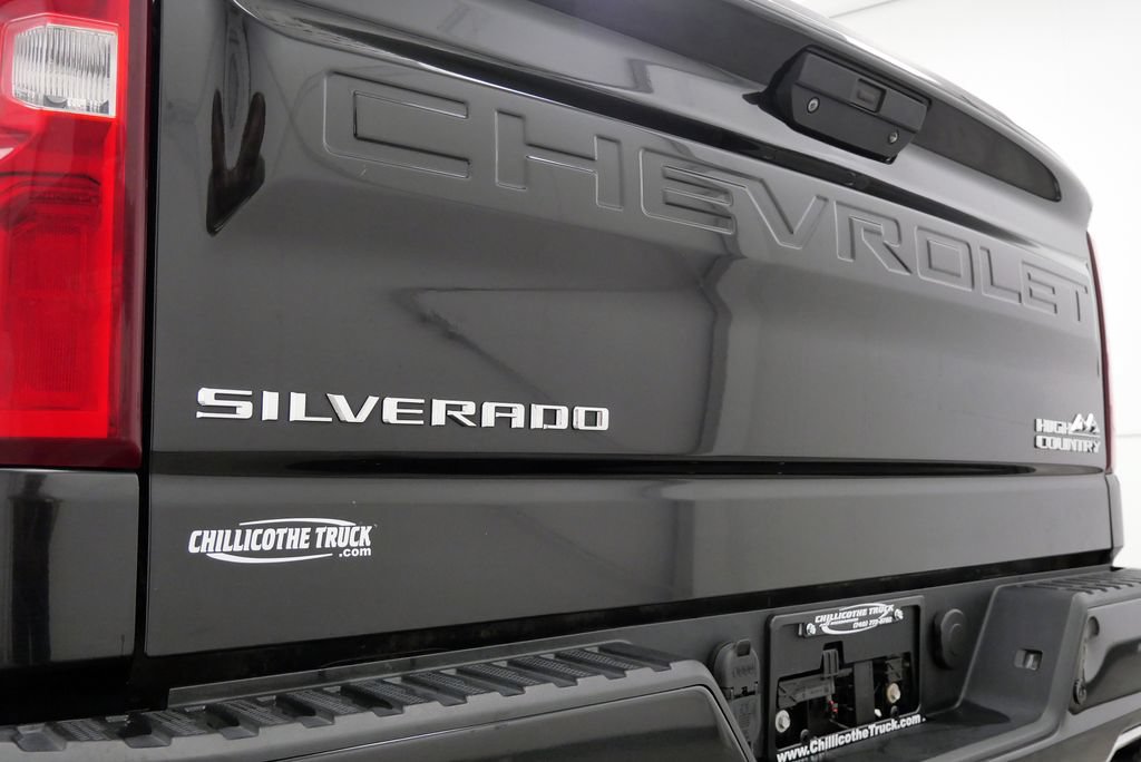 Used 2019 Chevrolet Silverado 1500 High Country w/ Technology Package AWD/4WD image 9