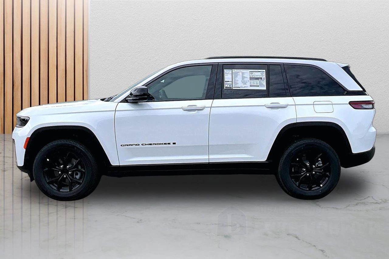 New 2026 Jeep Grand Cherokee Altitude RWD image 6