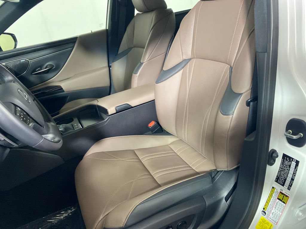 Used 2025 Lexus ES 300h Ultra Luxury FWD image 12