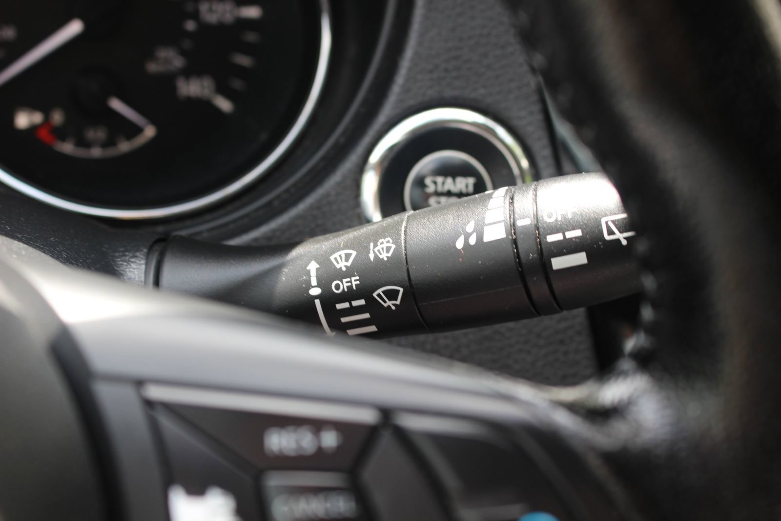 Used 2020 Nissan Rogue SV w/ Premium Package image 22