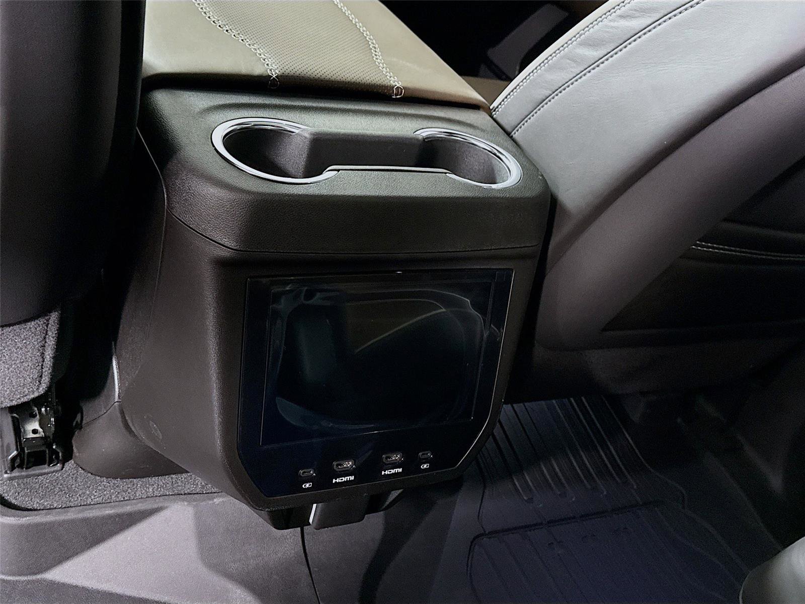 New 2026 GMC Yukon XL Denali Ultimate w/ LPO, Floor Liner Package AWD/4WD image 21