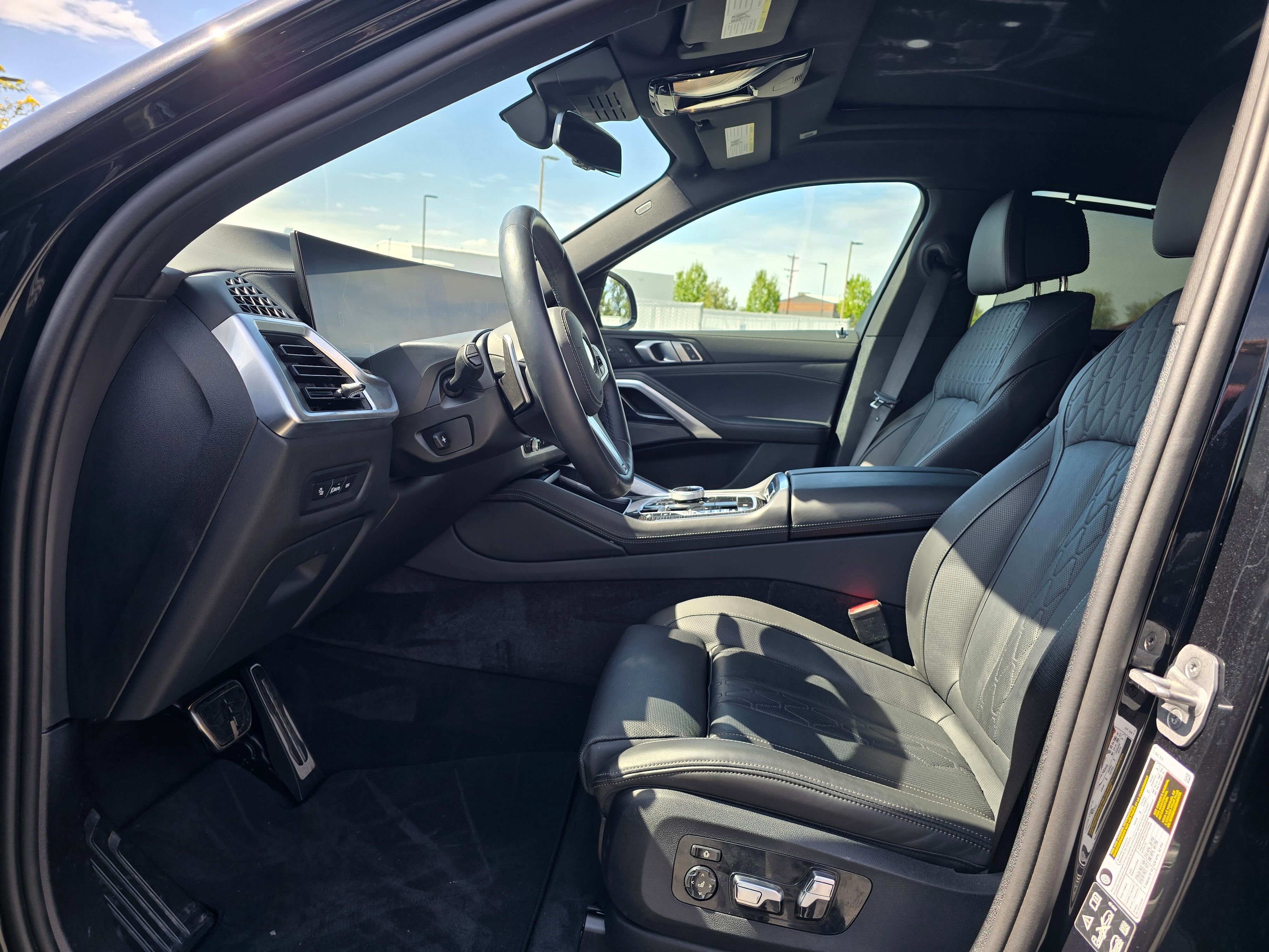 Certified 2025 BMW X6 xDrive40i w/ Executive Package image 10