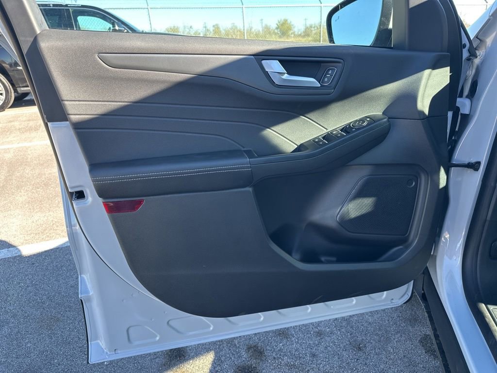 New 2026 Ford Escape SE FWD image 10