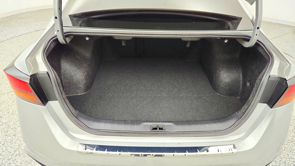 Used 2023 Nissan Altima 2.5 SV w/ SV Premium Package FWD image 21