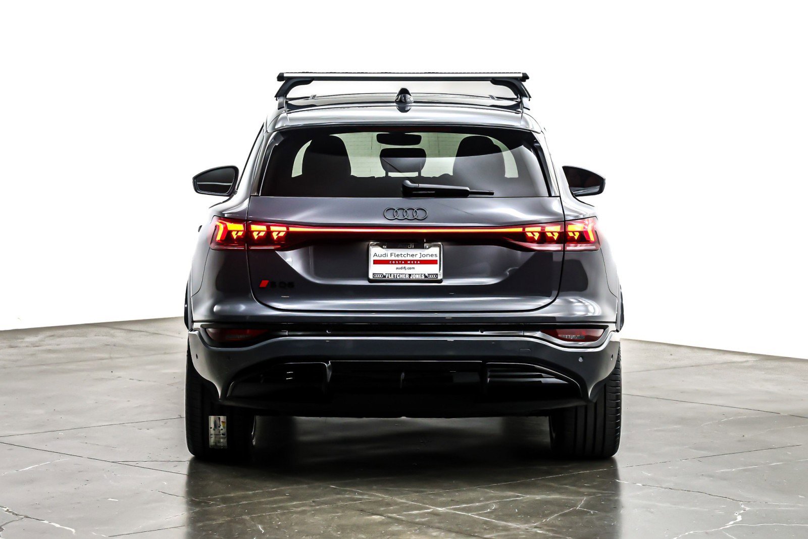 Used 2025 Audi SQ6 e-tron Prestige w/ Red Edition One image 5