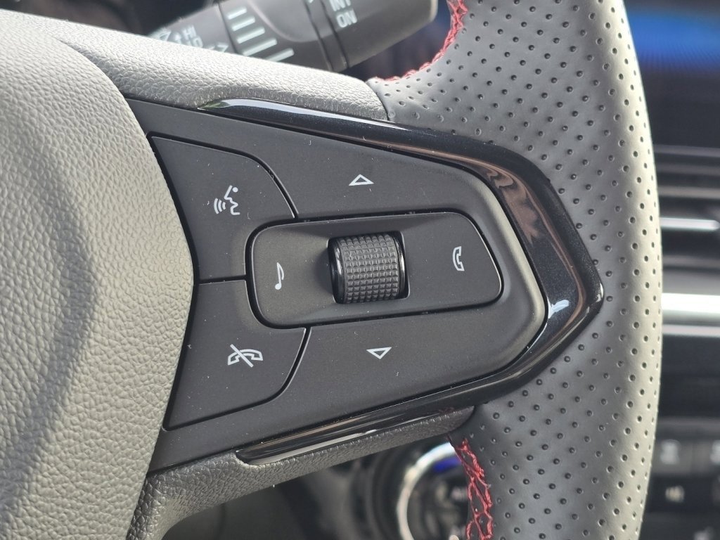 Certified 2025 Chevrolet Trax RS w/ Driver Confidence Package image 27