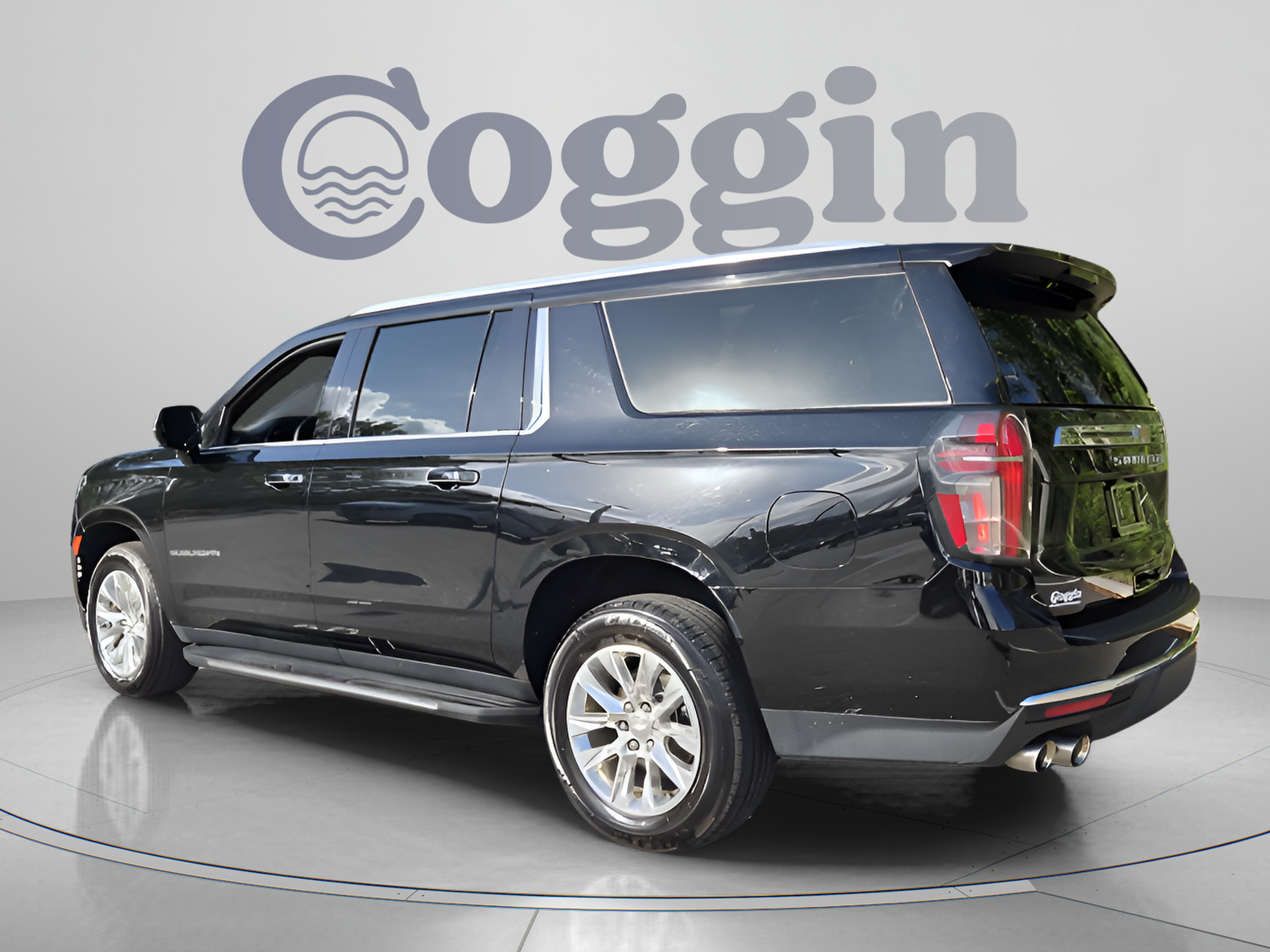 Used 2024 Chevrolet Suburban Premier AWD/4WD image 3