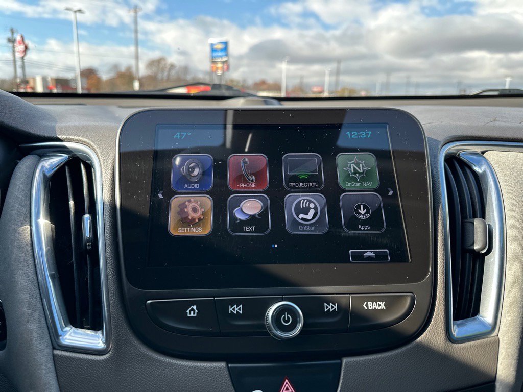 Used 2018 Chevrolet Malibu LT w/ Driver Confidence Package image 14