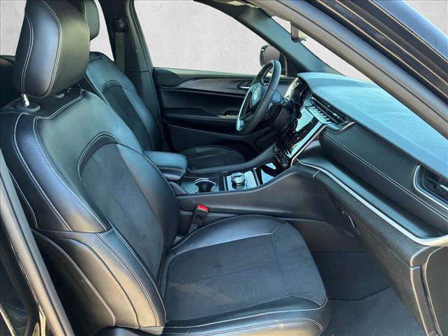 Used 2024 Jeep Grand Cherokee L Altitude AWD/4WD image 22