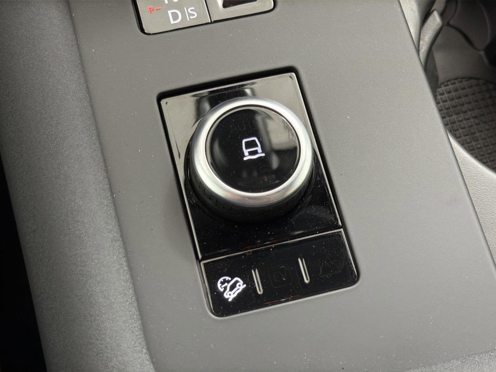 New 2026 Land Rover Discovery Dynamic SE image 19