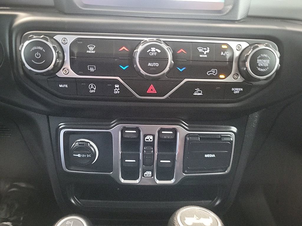 Used 2023 Jeep Wrangler Sahara image 17