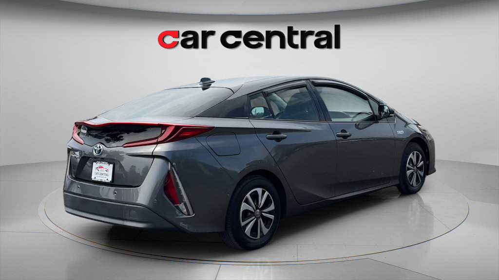 Used 2017 Toyota Prius Prime Advanced FWD image 5