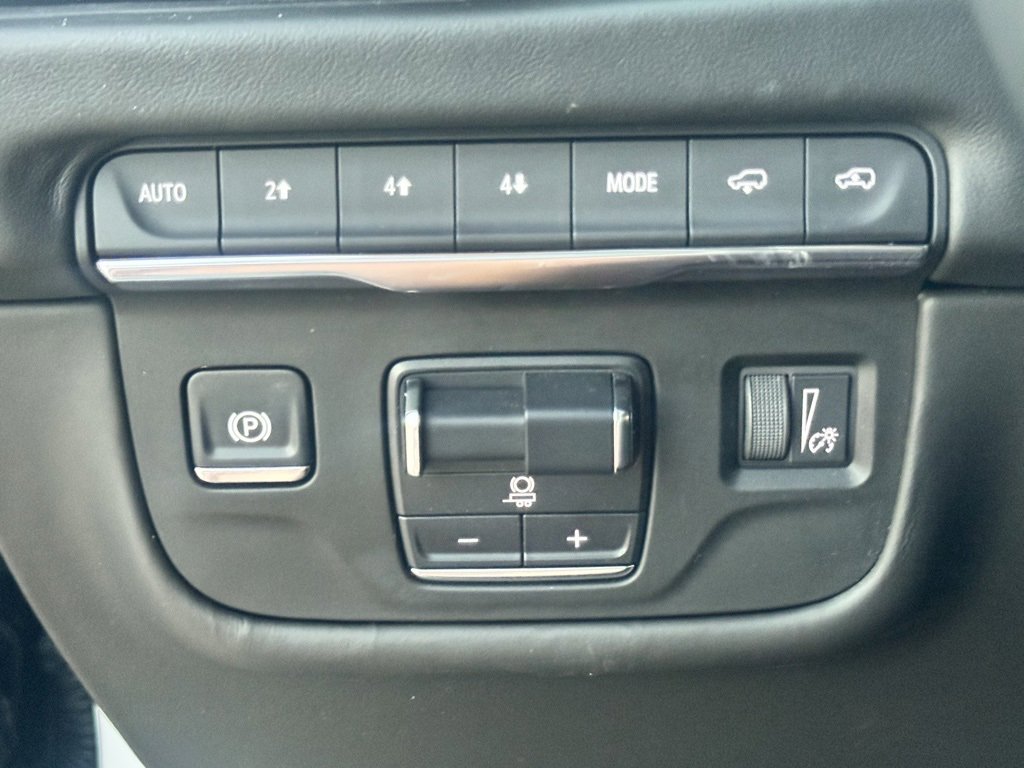 Used 2025 Cadillac Escalade Sport Platinum w/ LPO, ONYX Package image 25