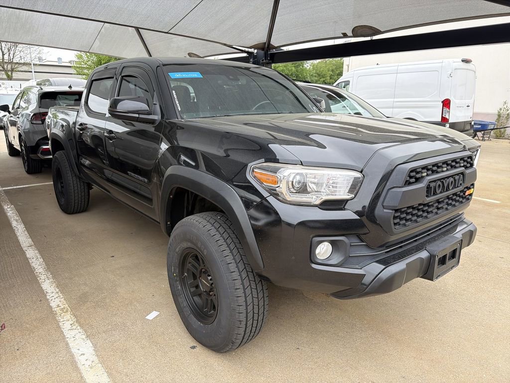 Used 2020 Toyota Tacoma TRD Off-Road image 2