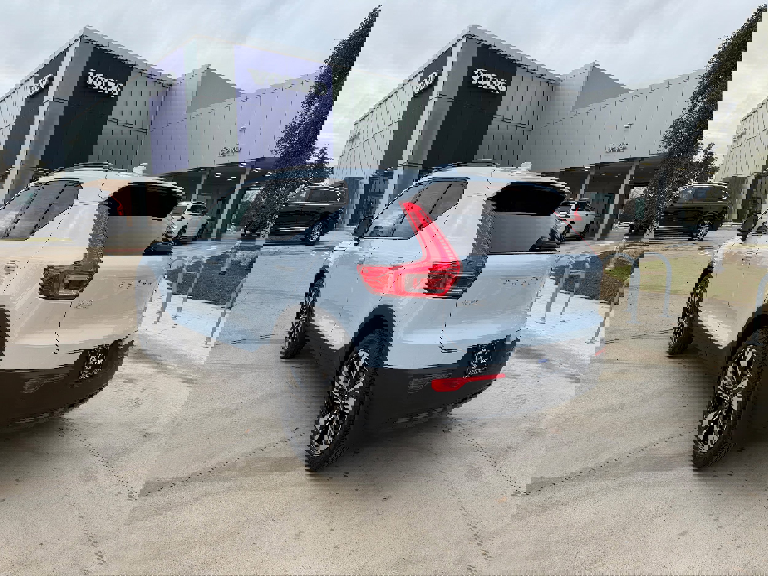 New 2026 Volvo XC40 B4 Plus w/ Protection Package Premier FWD image 4