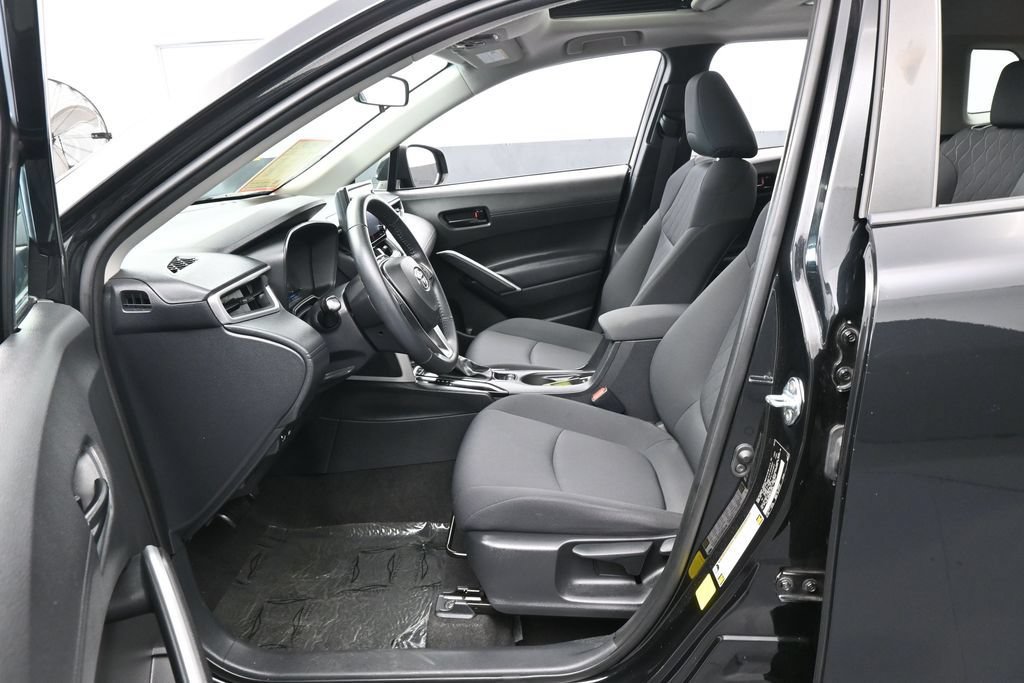 Used 2022 Toyota Corolla Cross LE w/ Moonroof Package FWD image 11
