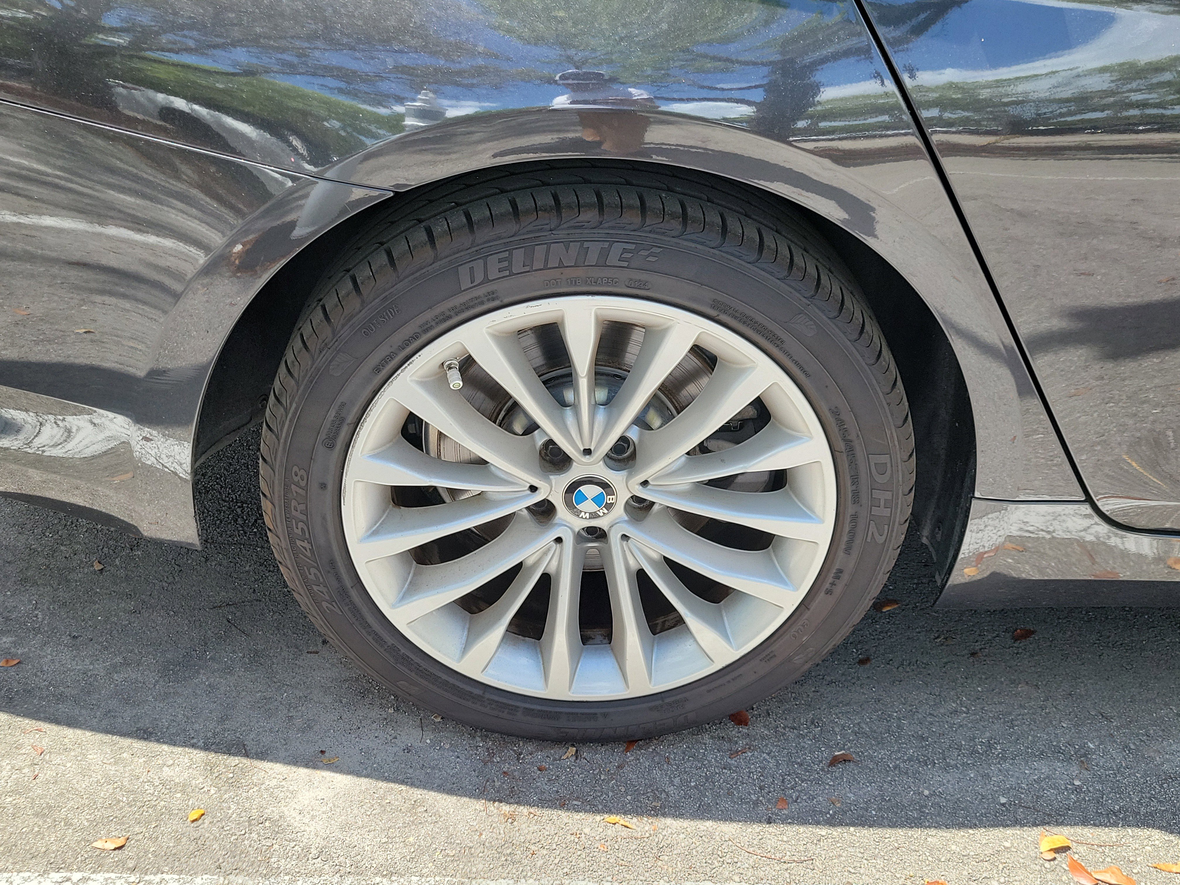 Used 2023 BMW 530i w/ Premium Package RWD image 7