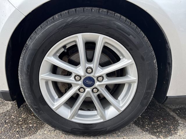 Used 2017 Ford Focus SE w/ SE Winter Package image 47