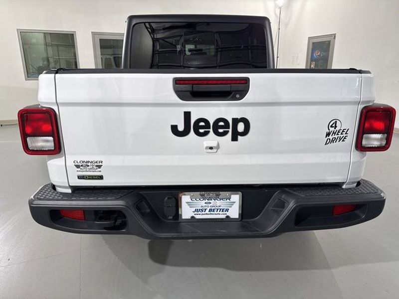 Used 2022 Jeep Gladiator Willys image 8