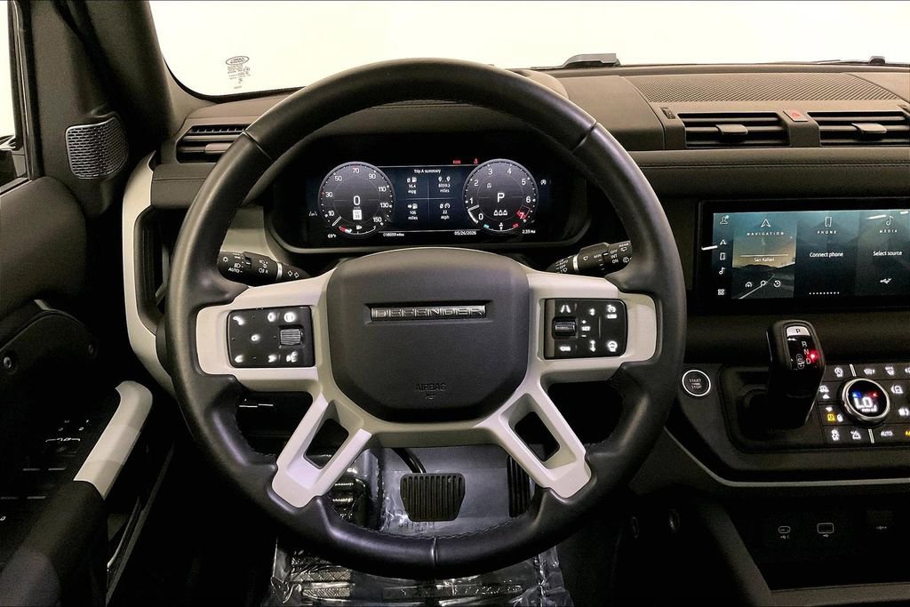 Used 2024 Land Rover Defender 110 X-Dynamic SE AWD/4WD image 9