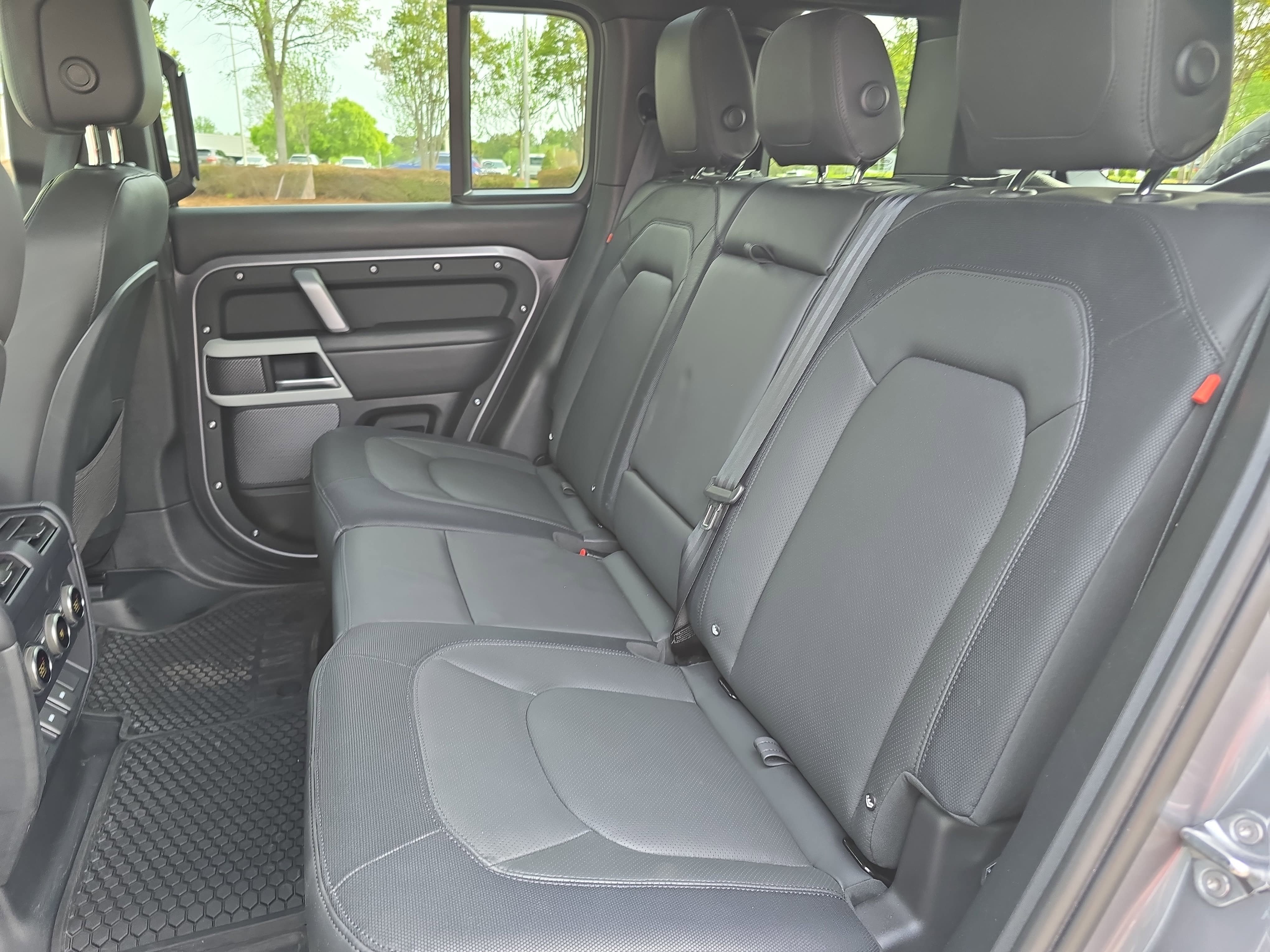 Certified 2024 Land Rover Defender 110 X-Dynamic SE image 13