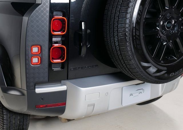 Used 2023 Land Rover Defender 110 S image 30