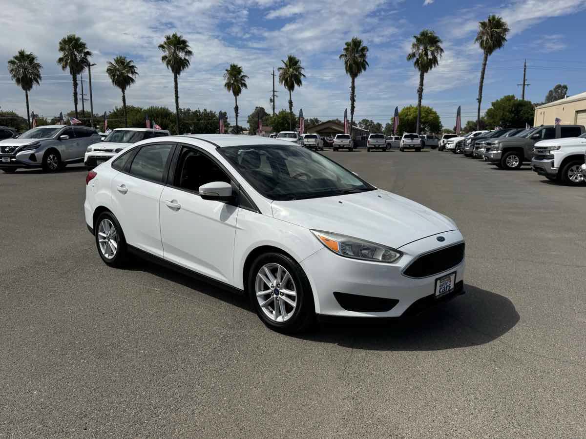 Used 2017 Ford Focus SE FWD image 2