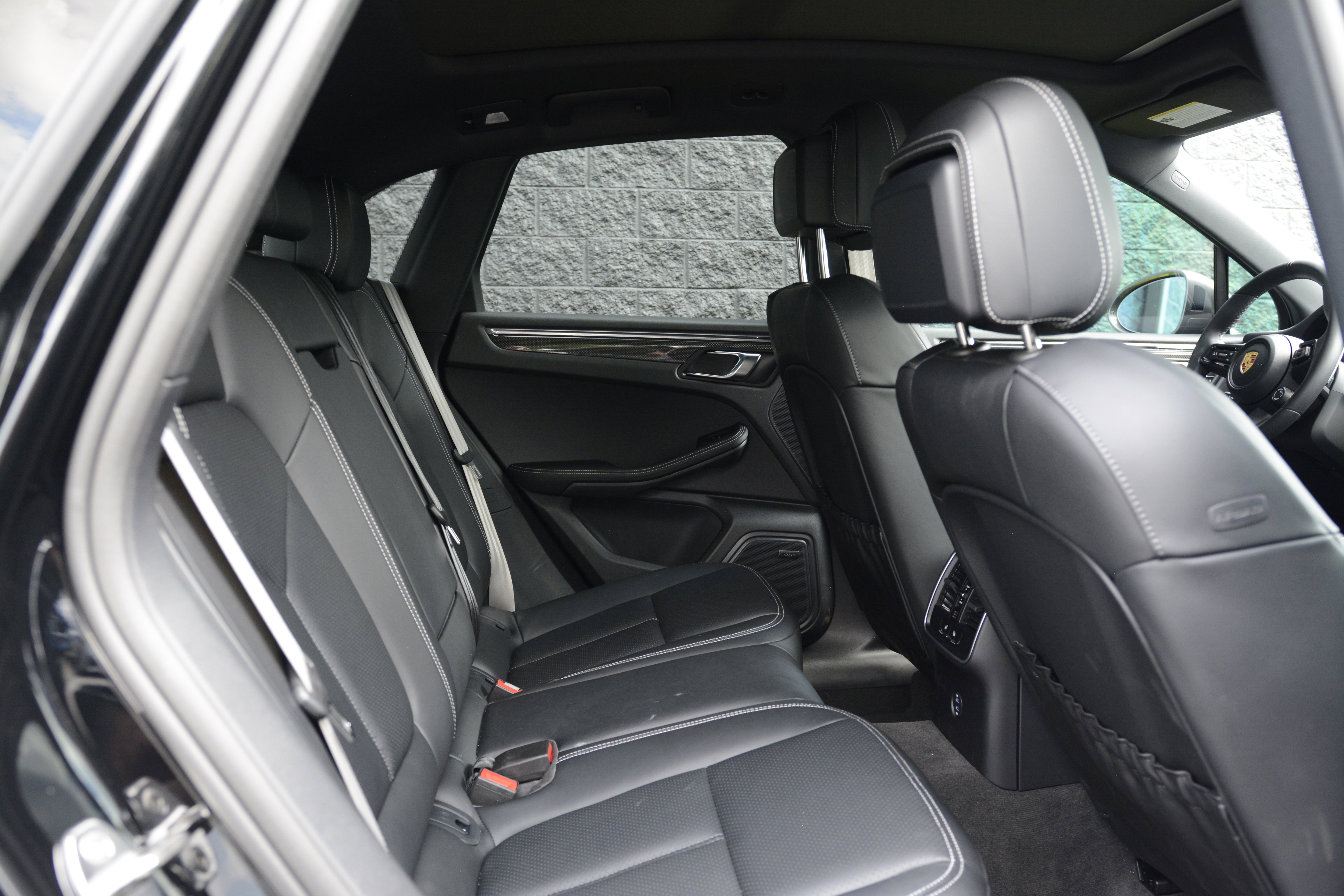 Certified 2026 Porsche Macan Turbo AWD/4WD image 35