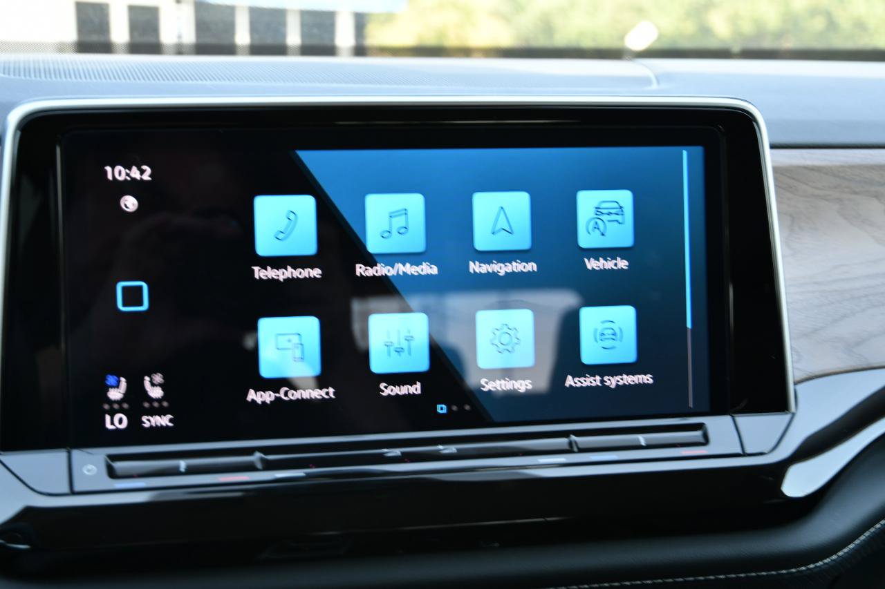 Used 2026 Volkswagen Atlas SE FWD image 14