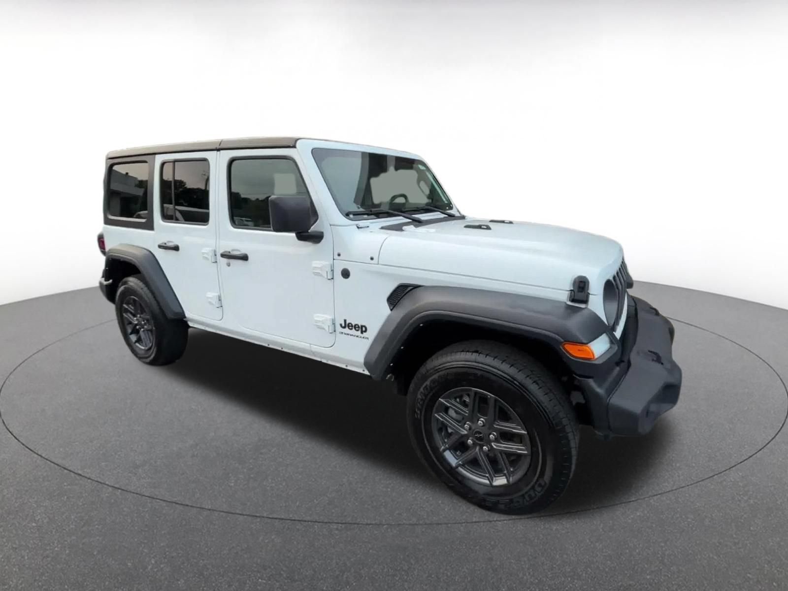 Used 2025 Jeep Wrangler Unlimited Sport AWD/4WD image 2
