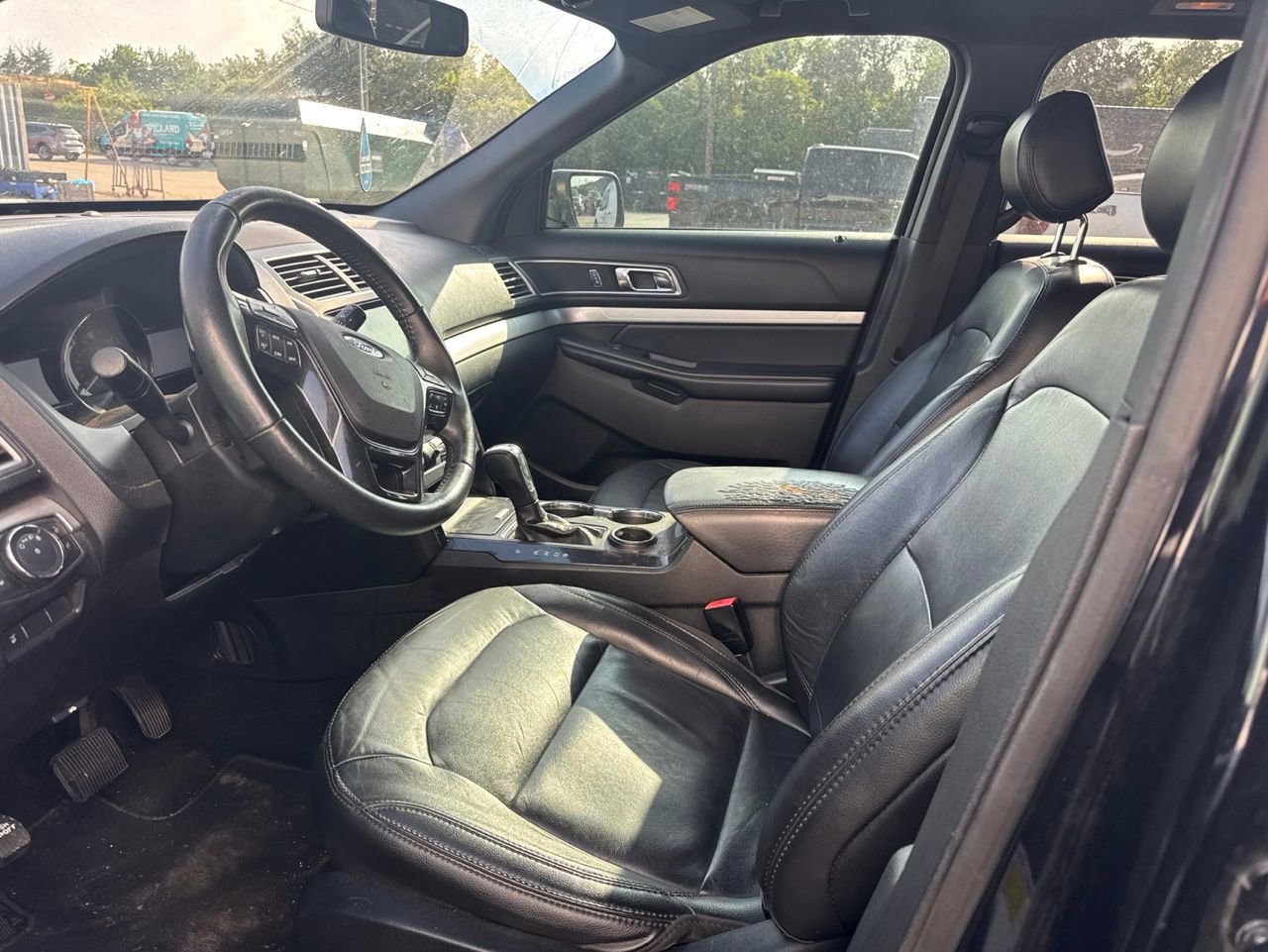 Used 2017 Ford Explorer XLT w/ Equipment Group 202A FWD image 9