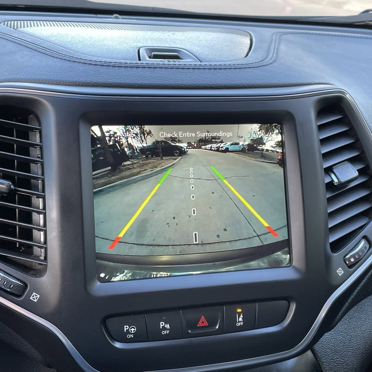 Used 2023 Jeep Cherokee Altitude Lux image 17