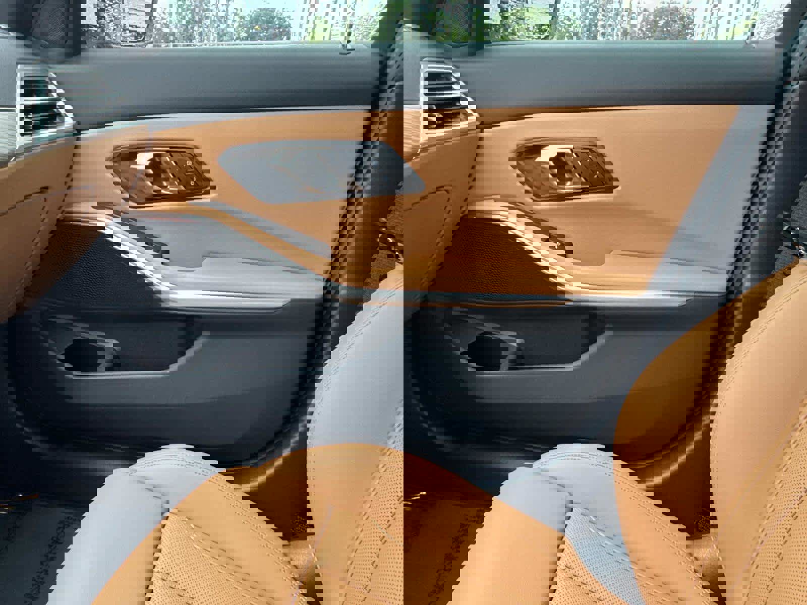 Certified 2025 BMW 330i Sedan w/ Premium Package image 23