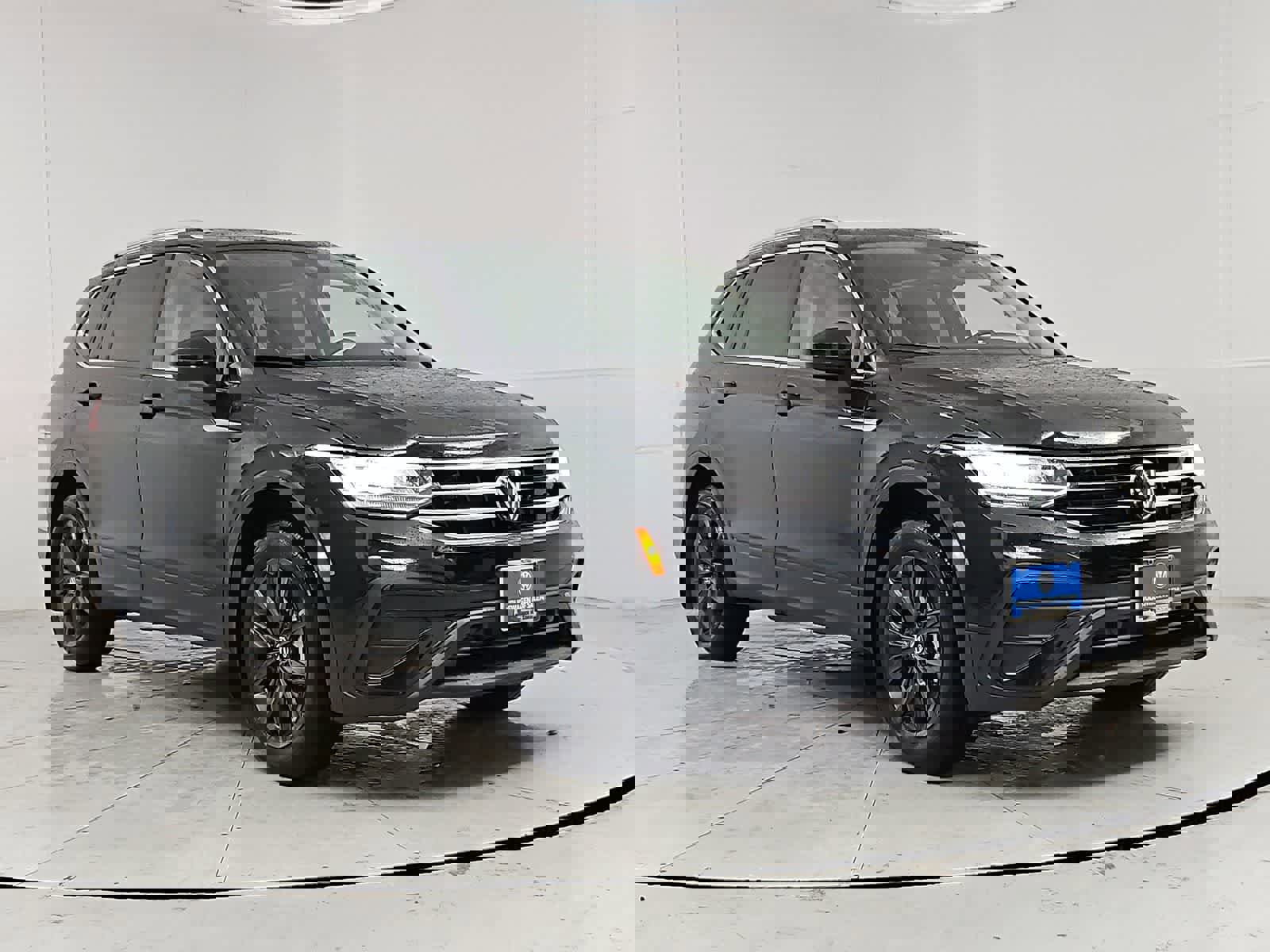 Certified 2024 Volkswagen Tiguan SE image 8