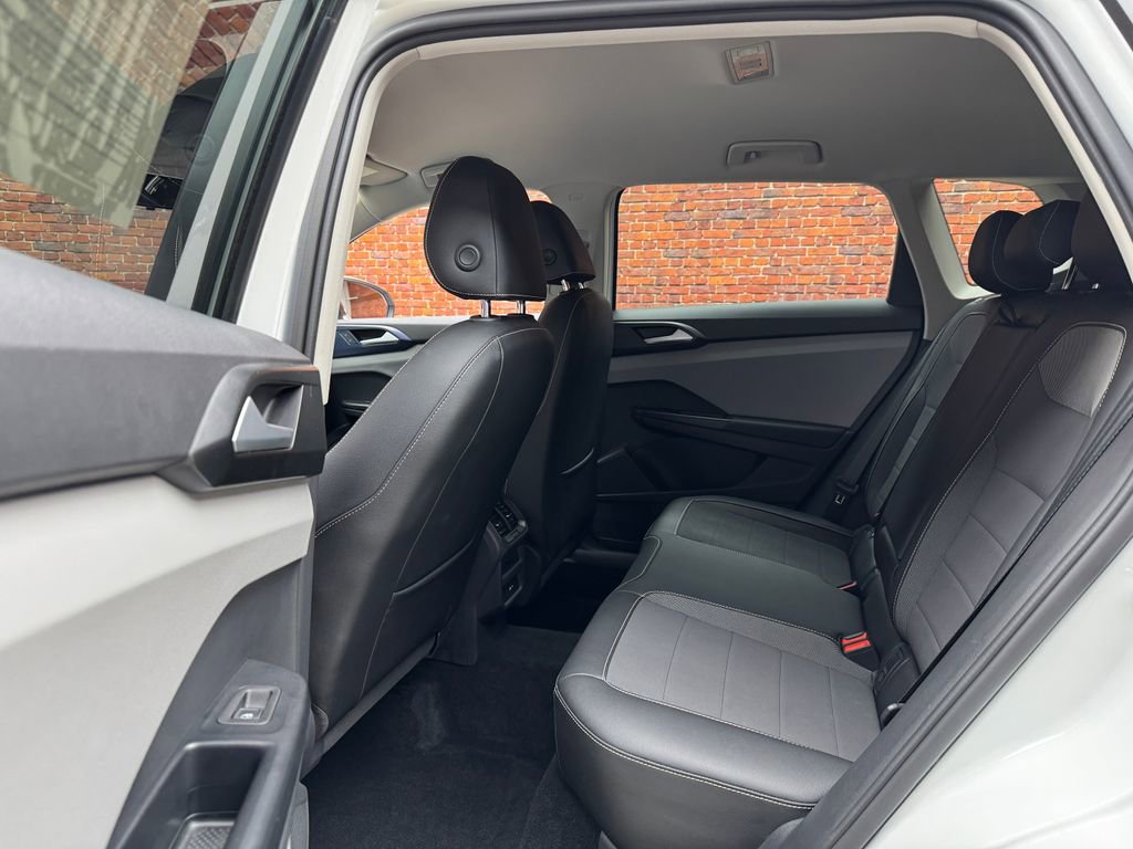 Used 2022 Volkswagen Taos SE image 23