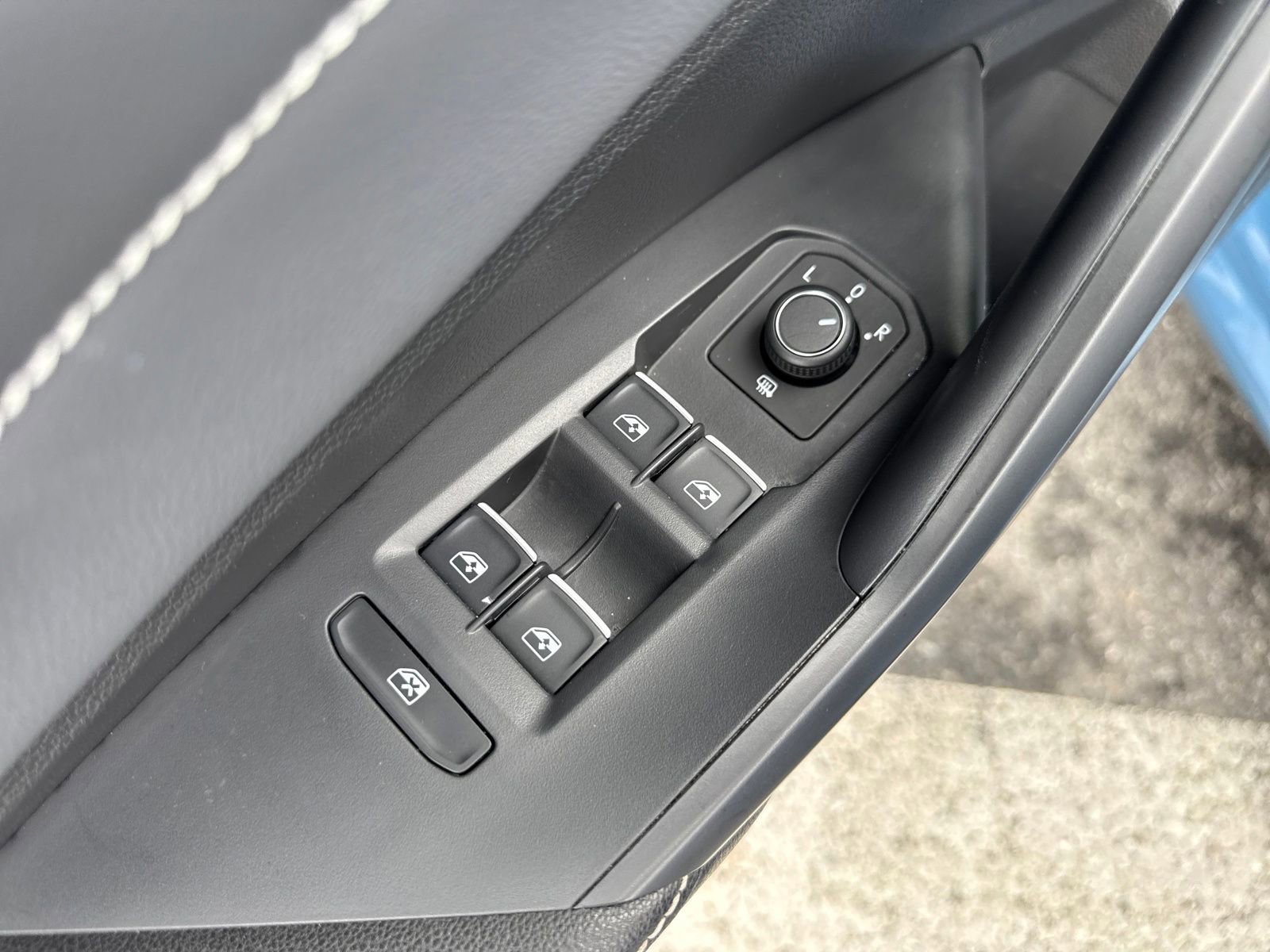 Certified 2025 Volkswagen Jetta SEL image 12