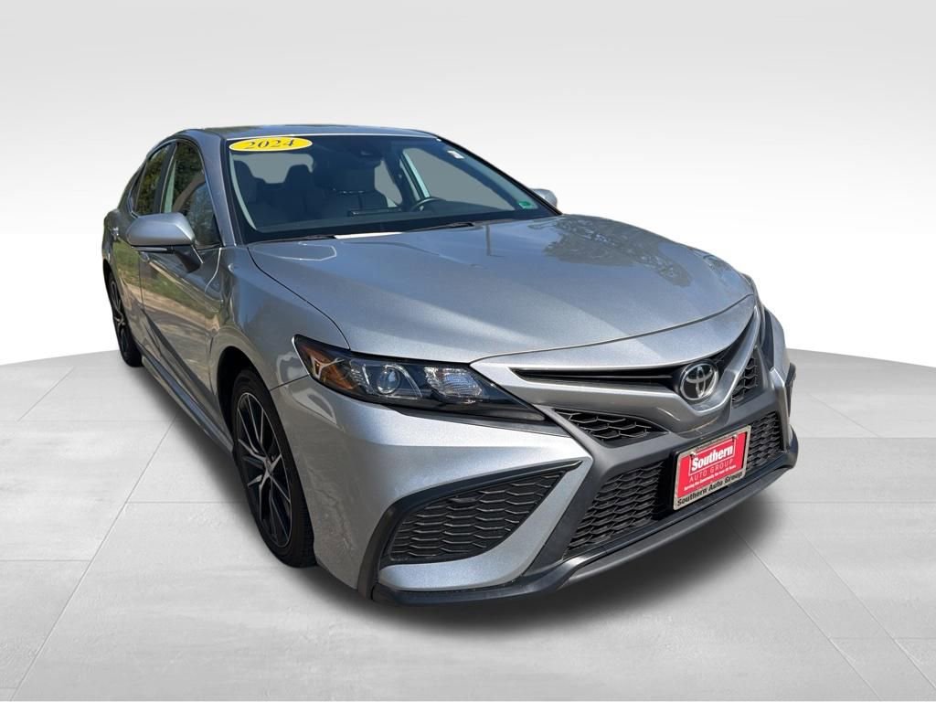 Used 2024 Toyota Camry SE image 8
