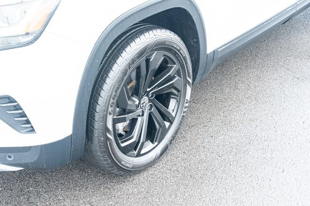 Certified 2022 Volkswagen Atlas SE w/ Black Wheel Package AWD/4WD image 12