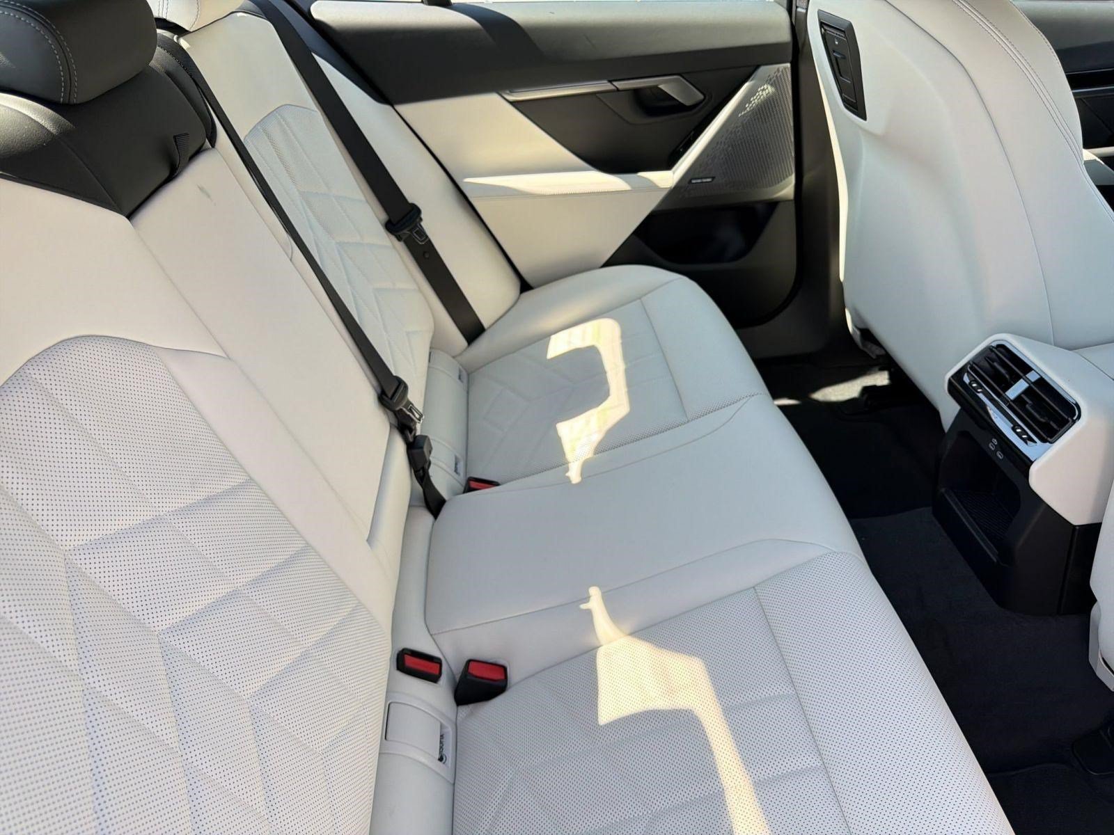 Used 2026 BMW 530i w/ Premium Package RWD image 30