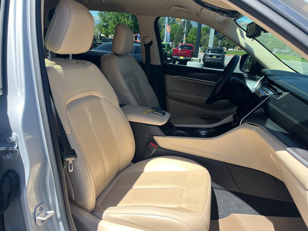 Used 2022 Jeep Grand Cherokee L Limited AWD/4WD image 14